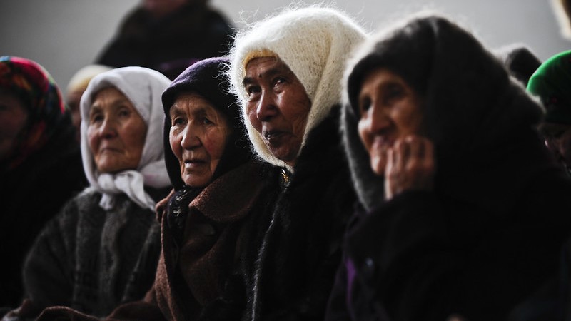 Kyrgyz Women 800